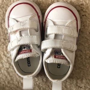 Converse size 4